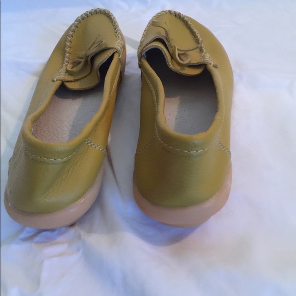 Mustard yellow .... loafer .. NEVER WORN - Picture 4 of 5